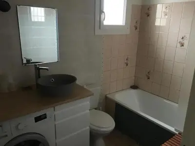 a bathroom with a sink and a toilet and a bath tub at Maison avec jardin à Sigean - Confort et tranquillité in Sigean