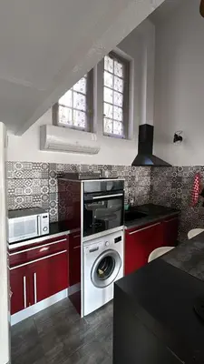 a kitchen with a washer and a washing machine at Chez BEN avec tout le confort clim wifi Netflix gratuit in Castres