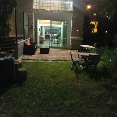 a backyard at night with a table and chairs at Chez BEN avec tout le confort clim wifi Netflix gratuit in Castres