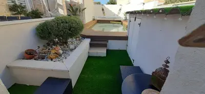 a small backyard with a pool and green grass at Chambre spacieuse, indépendante, 700m de la gare in Narbonne