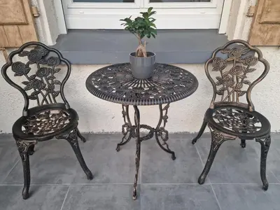 two chairs and a table with a potted plant on it at Villa BEETHOVEN in Carcassonne