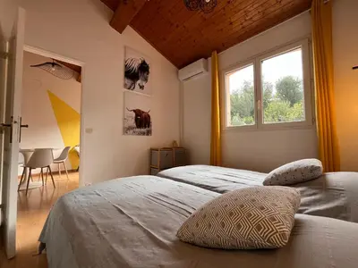 two beds in a bedroom with a window at Cases des oliviers in Cases-de-Pène