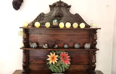 a wooden shelf with a bunch of balls on it at La maison d' Anne , nature et convivialité ... in Albas