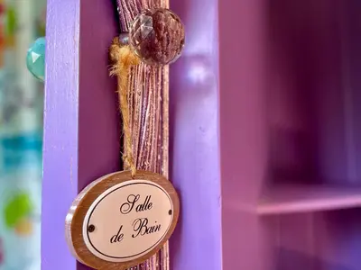 a door tag that says child of birth on it at Gîte Les logis du Pech in Narbonne