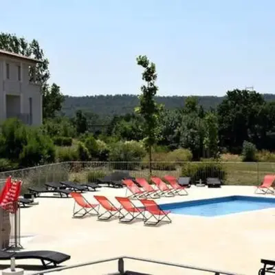 Le soleil d Eugènie appartement dans résidence avec Piscine commune près de Carcassonne