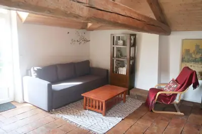 a living room with a couch and a table at Gîte de l'arbre perché à Langel in Armissan
