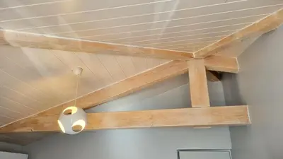 a wooden ceiling with a light in a room at Villa d'Architecte - Cocon Design, Calme & Mer in Fitou