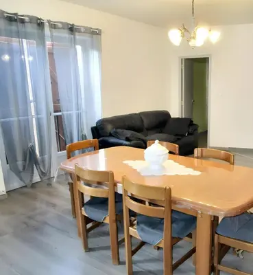 a living room with a wooden table and chairs at Maison champêtre à Tournissan avec grand jardin in Tournissan