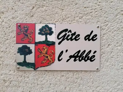 a sign that says gift do a allele with a tree at Gîte de l'Abbé 8 à 10 personnes in Lempaut