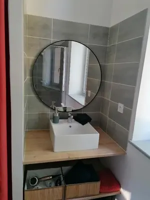a bathroom with a sink and a mirror at Gîte de l'Abbé 8 à 10 personnes in Lempaut