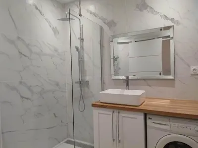 a bathroom with a shower and a sink and a mirror at Le Jardin Secret ConciergerieDameCarcas in Carcassonne