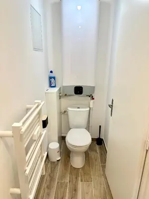 a white bathroom with a toilet and stairs at Evasion dépaysante Canal du Midi* Jardin &Terrasse in Castelnaudary